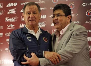 Veracruz presenta al “Ojitos” Meza como su nuevo técnico