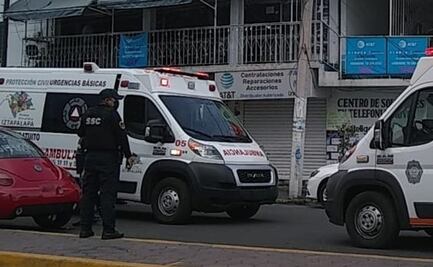 Corto circuito causa incendio en "hospital" de celulares en Iztapalapa; hay dos lesionados 