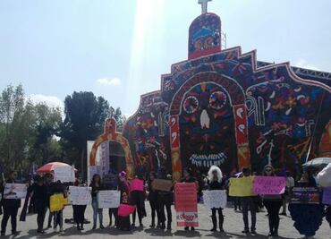 Catrinas marchan en repudio a los feminicidios en Hidalgo