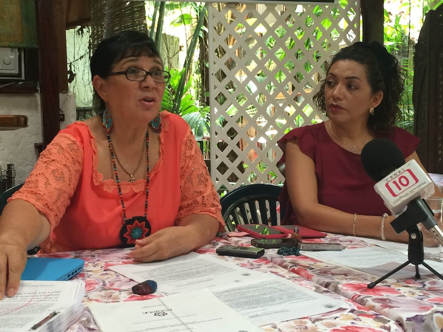 En la imagen, Aracely Domínguez, integrante de Salvemos Manglar Tajamar (izq) (Foto: Adriana Varillas / EL UNIVERSAL)