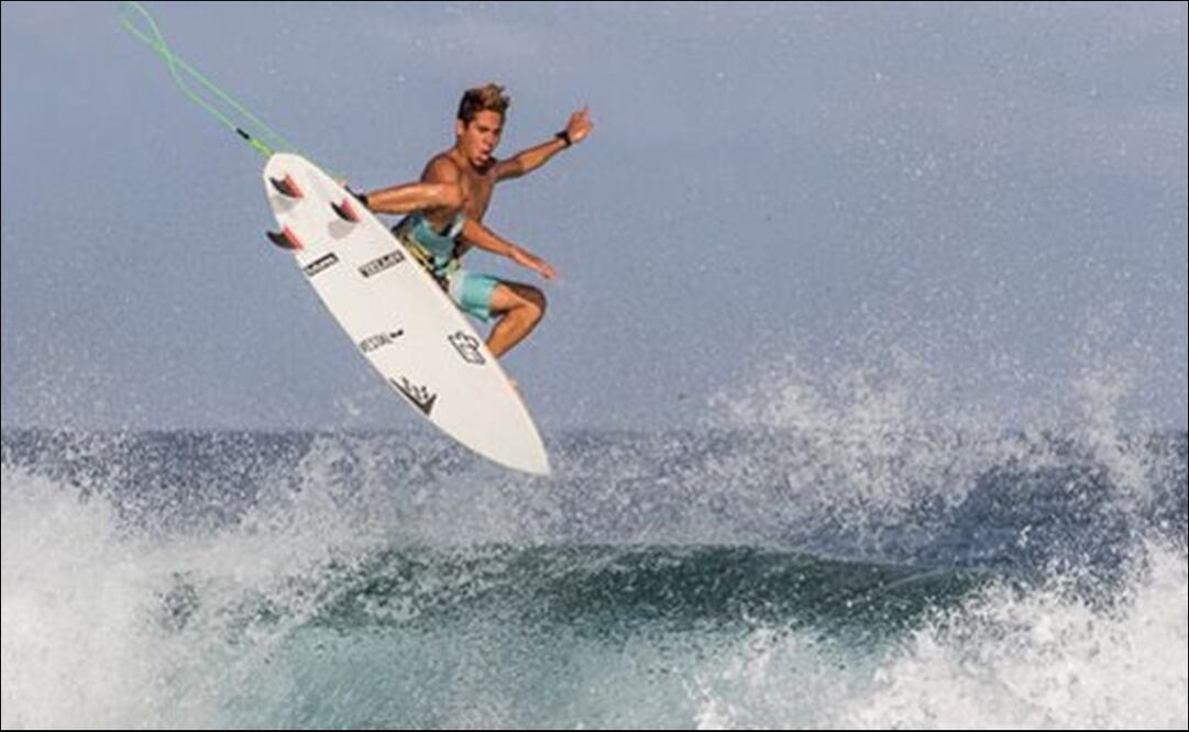 Sebastián Williams ganó el oro en surf - Foto: COM