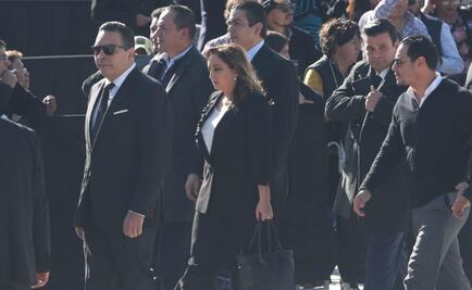 Arriban a ceremonia luctuosa de Moreno Valle y Alonso