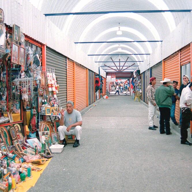 Los locales comerciales alrededor del Templo Mariano se han convertido en un punto de conflicto entre la pasada y la presente administración de GAM. (ARCHIVO EL UNIVERSAL)