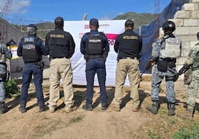 Desmantelan centro de almacenamiento clandestino de hidrocarburos en Hidalgo; recuperan combustible, droga y dos camionetas