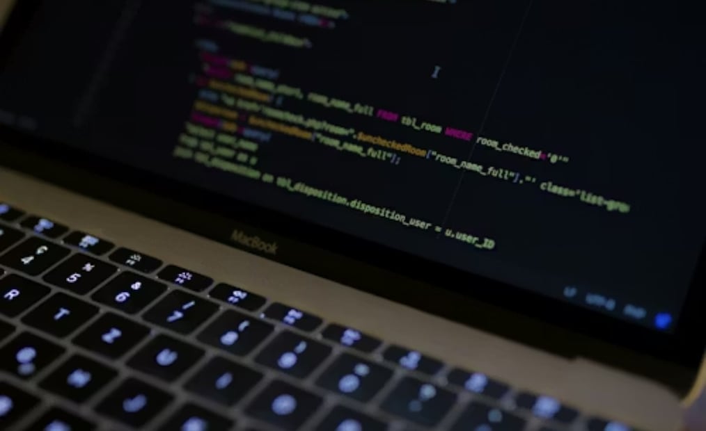 Google dejará de avisarte si tus datos están en la dark web. Imagen: Unsplash