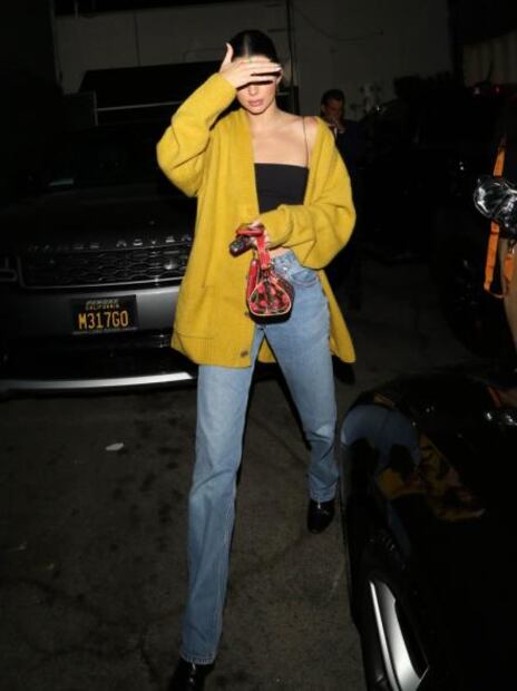 El suéter de “abuelita” de Kendall Jenner impacta en redes sociales