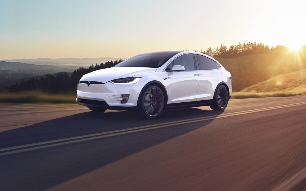 Tesla llama a revisión a 15 mil Model X en Norteamérica