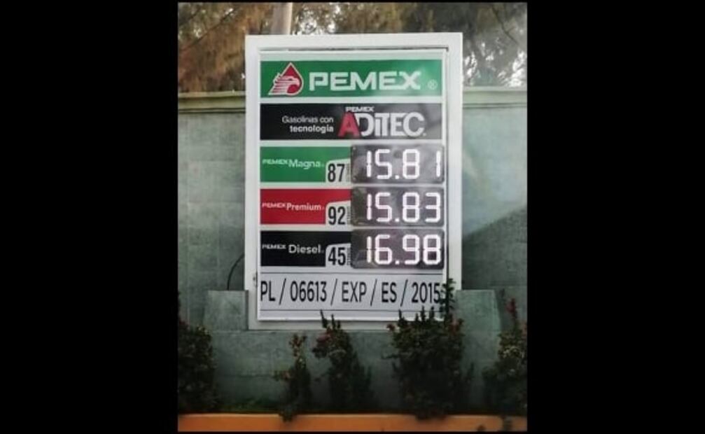 Baja precio de gasolina en varios estados; venden en 15 pesos el litro