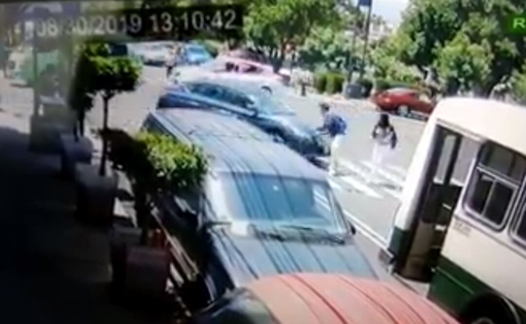 Estudiantes atropellados denuncian que conductor los amenazó con ser de la Judicatura