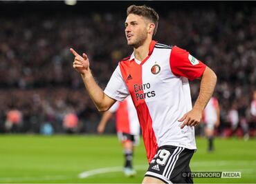 Santiago Giménez anota y se mantiene en la lucha por un lugar en el Mundial