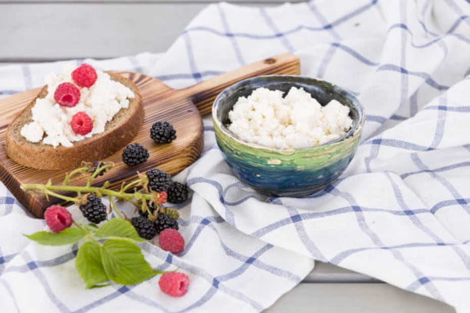 Debido a sus niveles de calcio, el queso cottage puede fortalecer los huesos. Foto: Unsplash