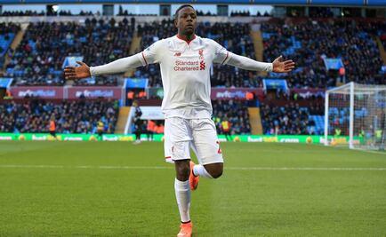 Aficionado “ataca” con besos a jugador del Liverpool