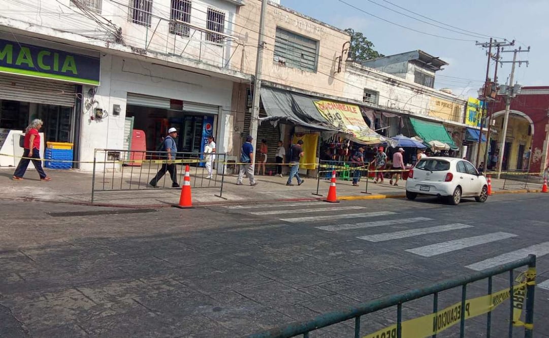 Gobierno municipal de Mérida desaloja 45 puestos en Mercado Lucas de Gálvez; recolectan 10 toneladas de basura.
Foto: Especial.