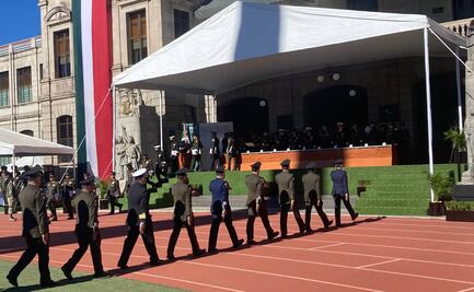 Entregan más de 200 condecoraciones a militares