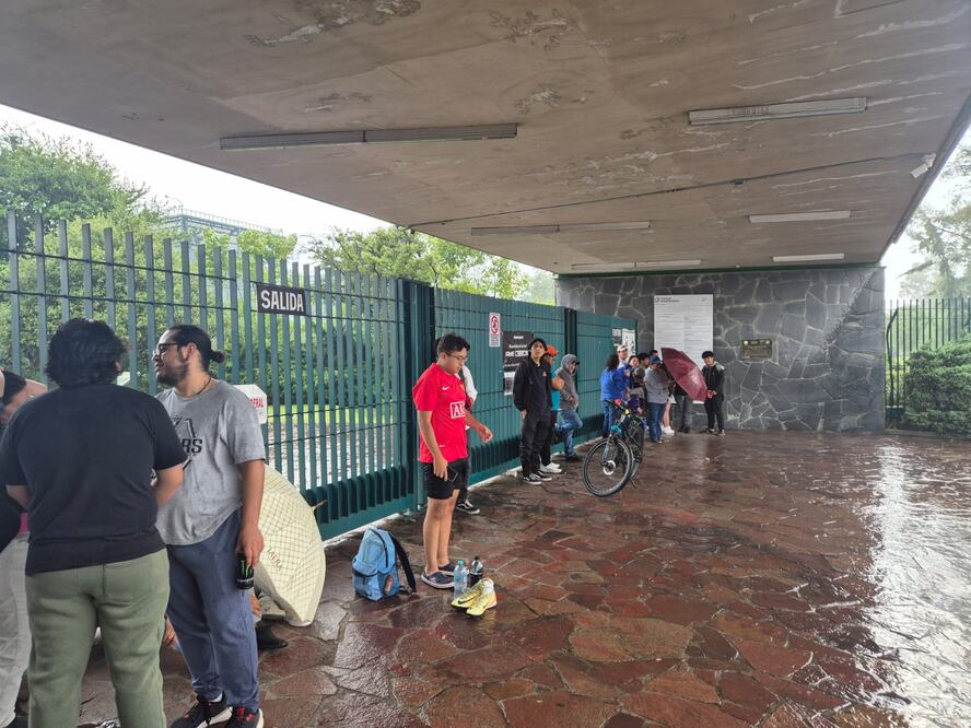 Las puertas del Parque Bicentenario continúan cerradas, tras el anuncio del retiro de la concesión a la empresa que lo operaba. (Foto: Jorge Alejandro Medellín/ EL UNIVERSAL)