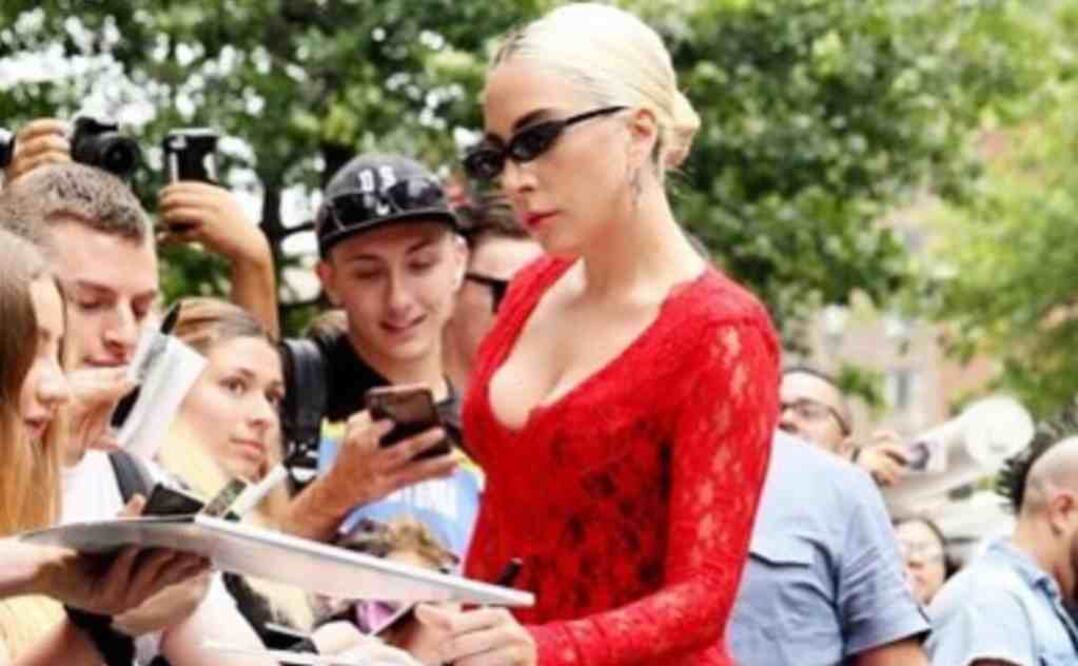 A su arribo al estudio de grabación, Gaga dejó estupefactos a sus fanáticos. Foto: Cortesía 