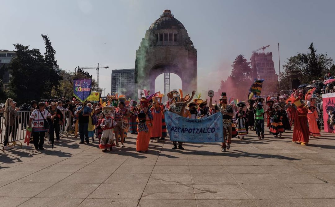 Arranca segunda edición del Carnaval de Carnavales de la CDMX que va de Monumento a la Revolución al Zócalo capitalino (08/02/2025). Foto: Yaretzi Osnaya / EL UNIVERSAL