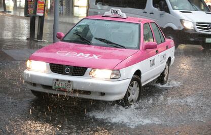 Lluvia deja 18 encharcamientos en vialidades de la CDMX