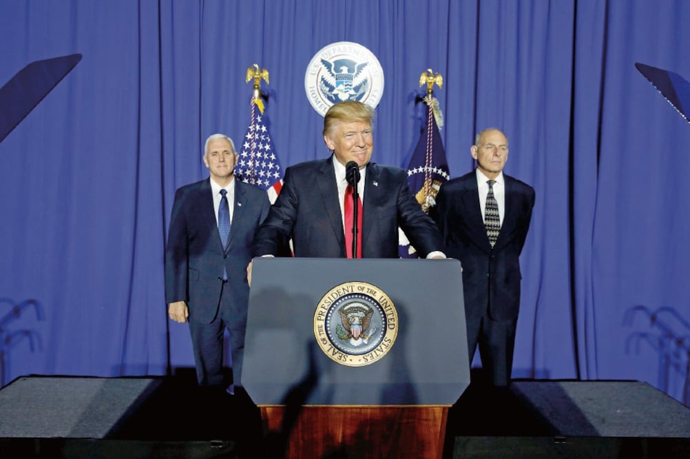 El presidente de EU, Donald Trump, dijo que “Estados Unidos retoma el control de su frontera”, durante un acto en el Departamento de Seguridad Nacional (JONATHAN ERNST. REUTERS)