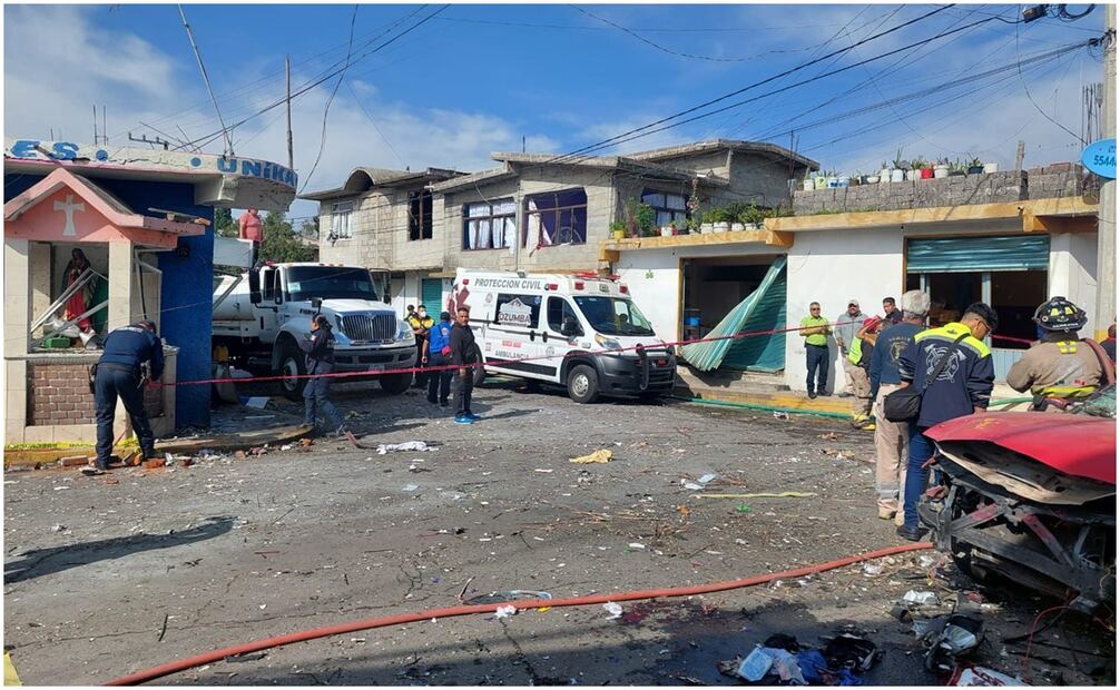 Explota camioneta con pirotenia en el Edomex. Foto: Especial