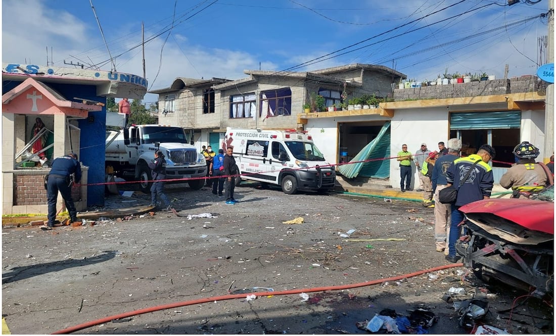 Explota camioneta con pirotenia en el Edomex. Foto: Especial