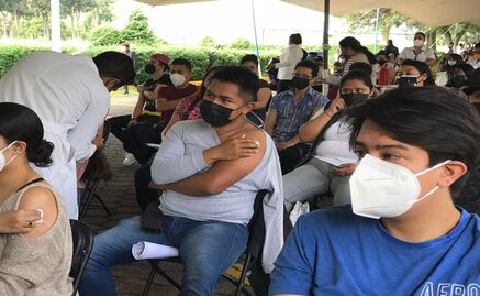 "A pesar de los nervios, aquí estoy”: Jesús acude a vacunarse contra Covid-19 en Naucalpan 