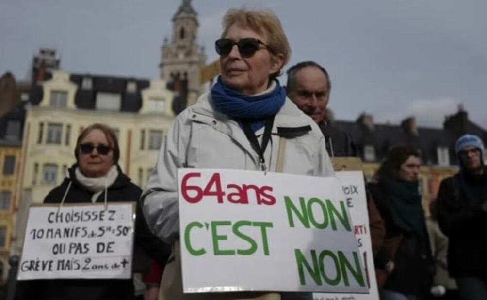 Protestas en Francia tensan día decisivo para la propuesta de pensiones de Macron