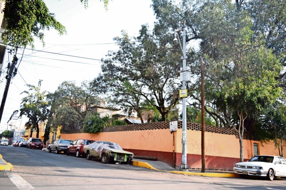 En 2017, por robo a transeúnte en la delegación se presentaron mil 310 denuncias, la mayoría de éstos asaltos fueron cometidos con violencia; por robo a casa habitación, 370; y por robo a negocio, mil 082. (CORTESÍA)