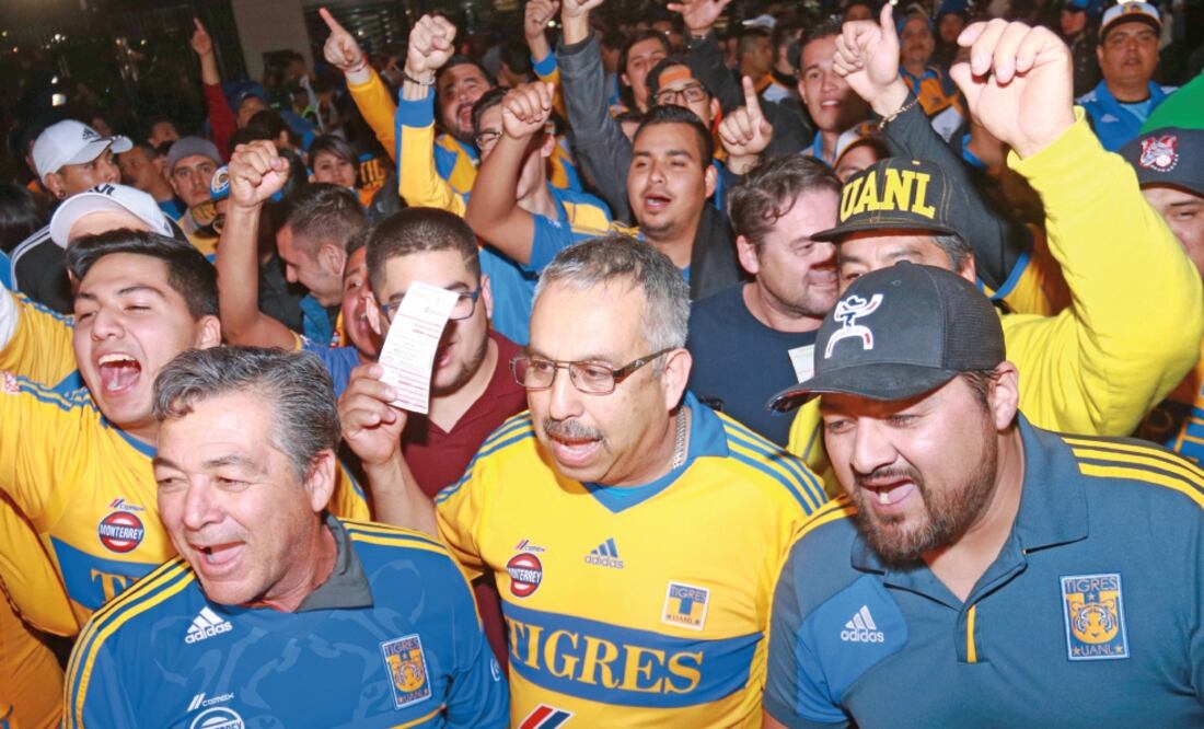 Miles de seguidores de los Tigres se hacen sentir en el “Coloso de Santa Úrsula” para mostarle su apoyo al conjunto de sus amores en la final de ida. (IMAGO7)