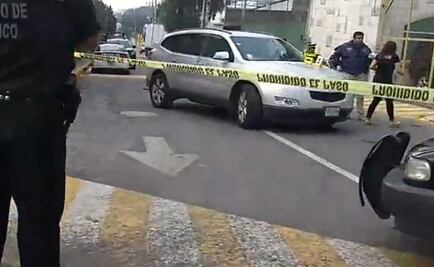 Asesinan a balazos a dos hombres dentro de un vehículo en Atizapán 