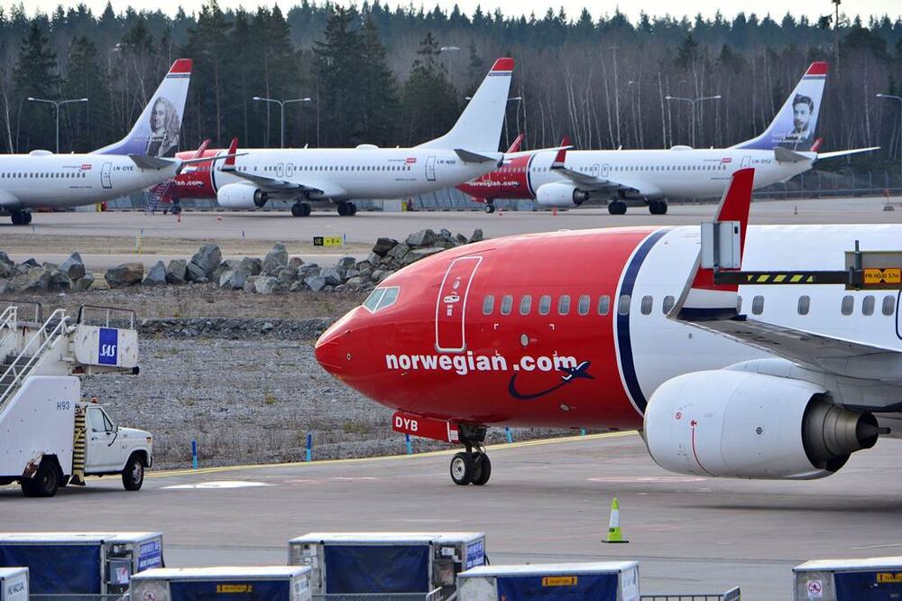 Aviones Boeing 737-800 de Norwegian Airlines, aparcados en el aeropuerto de Arlanda, en Estocolmo, Suecia. Foto: EFE