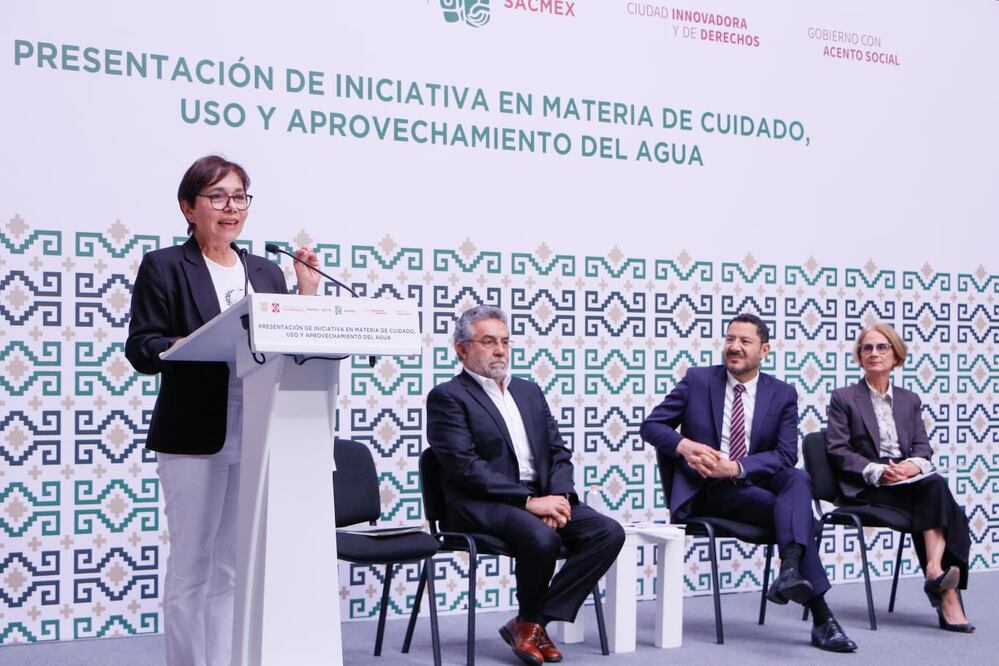 El Gobierno de la CDMX presentó una iniciativa de reforma para que en la Constitución esté la cosecha de agua de lluvia. Foto especial