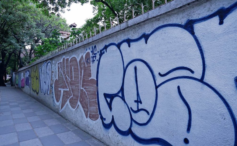 Una de las fachadas, sobre la avenida, está vandalizada y en franco deterioro. Foto: Fernanda Rojas/EL UNIVERSAL
