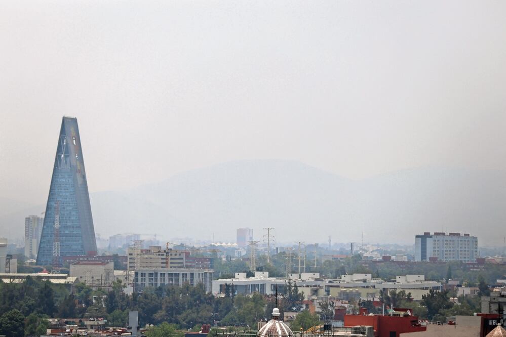 Expertos exhortaron a diseñar una política pública en la que se reduzca la generación de contaminantes, pues persiste la mala calidad del aire. Foto: de Iván Montaño. El Universal