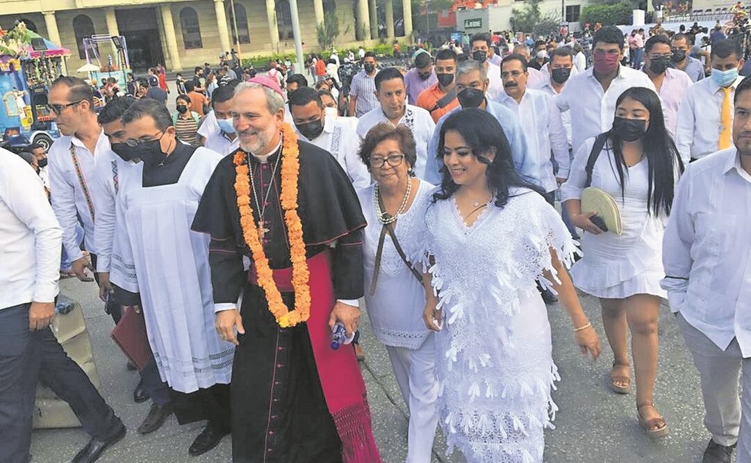 El nuevo obispo de la diócesis Chilpancingo-Chilapa, José de Jesús González, hizo un recorrido por las calles de la ciudad. Foto: Arturo de Dios Palma/ EL UNIVERSAL