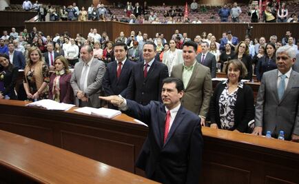Alcalde sinaloense rinde protesta... y le roban el iPhone