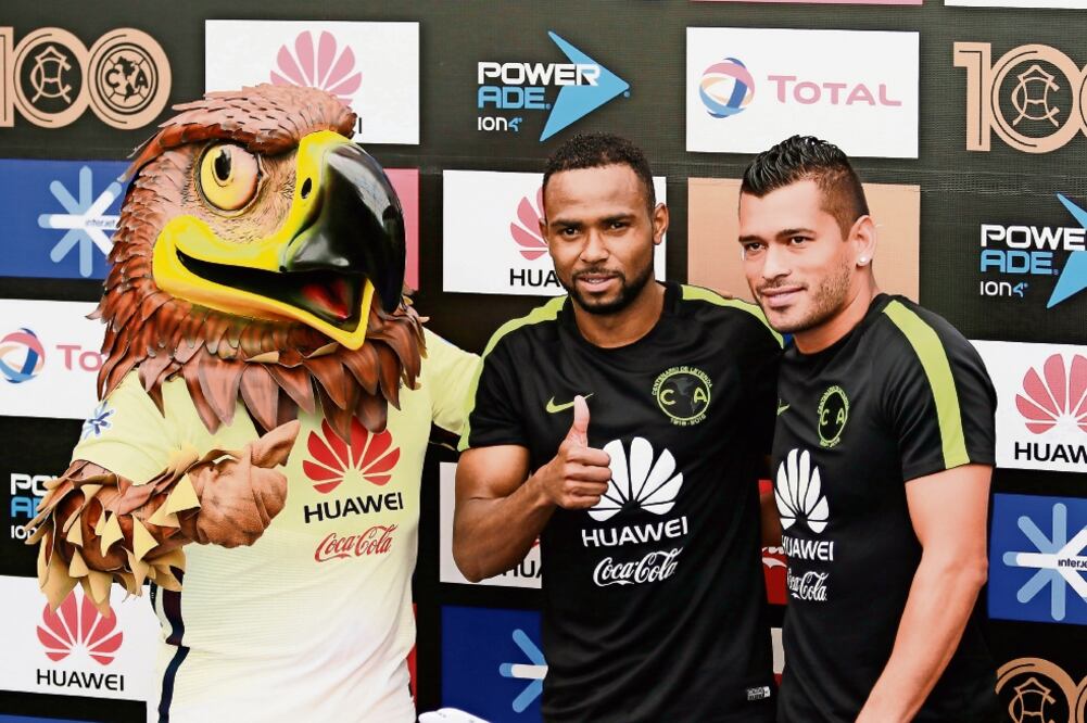 William da Silva y Miguel Samudio esperan tener un buen desempeño el sábado en la cancha del Estadio Azteca (ALVARO PAULIN. IMAGO7)