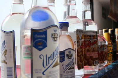 Emite Cofepris recomendaciones sobre alcohol adulterado