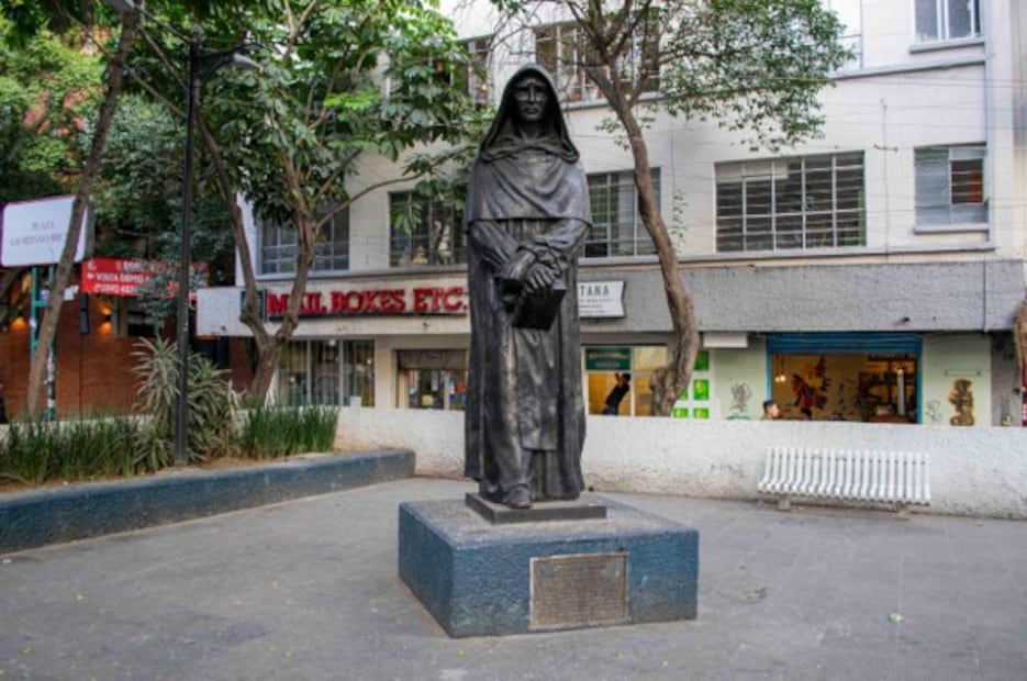En 1991, José Ortiz creó la escultura de Giordano Bruno que ya forma parte del paisaje de la Colonia Juárez. Crédito: Luis Eduardo Escobar