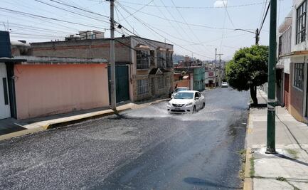 Reportan mega fuga de agua en Toluca; no hay solución inmediata, advierten