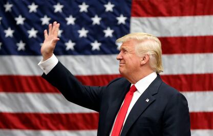 Nuevo viraje de Donald Trump: plantea "suavizar" leyes migratorias