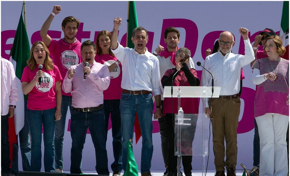 Lorenzo Córdova durante su participación en la marcha por la democracia / Foto: AFP