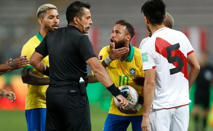 Escándalo arbitral en el partido Perú vs Brasil