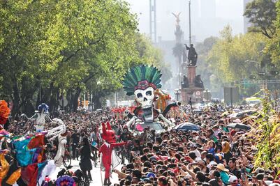 Calaveras toman calles de la CDMX