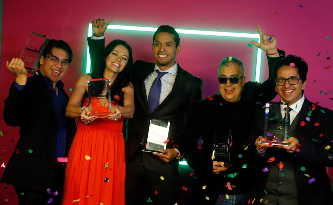 Familiares del difunto Juan Gabriel celebran sus cinco Premios Billboard de la Música Latina . FOTO: AP