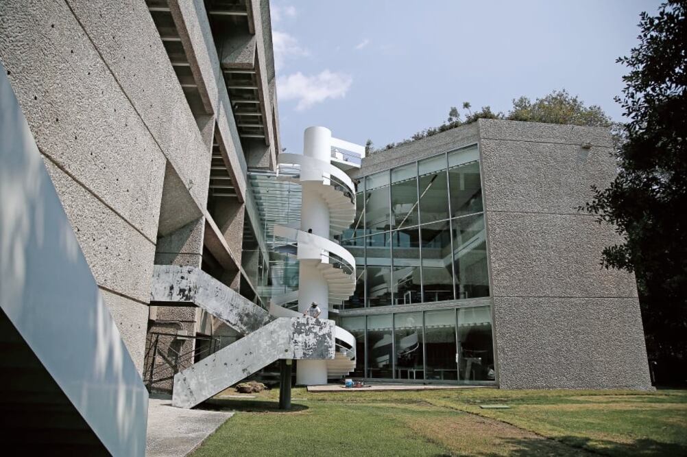Dos aspectos del exterior del nuevo Edificio Mario Ojeda, en el que esta semana se concluían las obras, y que se integra de manera natural al inmueble original de El Colegio (ALEJANDRA LEYVA. EL UNIVERSAL)