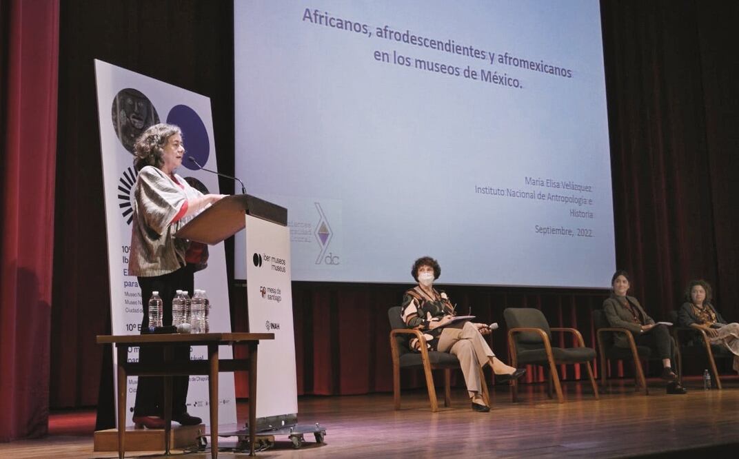 María Elisa Velázquez, antropóloga del INAH; Araceli Sánchez, de la Agencia Española de Cooperación Internacional para el Desarrollo; Javiera Maino González, de Chile, y Ana Paula Ferreira de Brito, de Brasil, participaron en el panel.