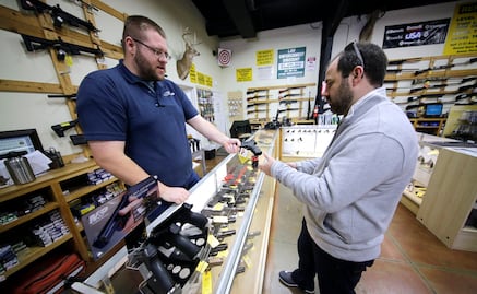 Fijan para el 12 de abril audiencia por demanda de México contra fabricantes de armas de EU