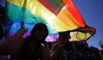 Marcha LGBT+ 2026; 30 ideas de frases para tus carteles del Orgullo