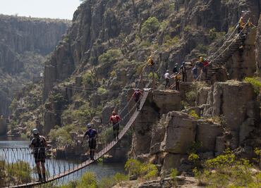 Ponte a temblar en los puentes colgantes de Boca de Túnel